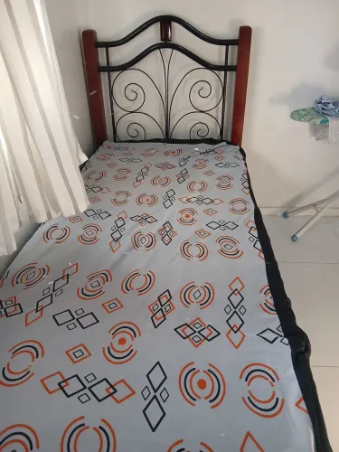 Cama de solteiro com colchão