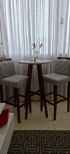 Vendo Mesa Bistrô com 2 cadeiras em linho na cor cinza claro