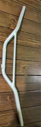 Vendo Guidão Original da XRE 300 , estado de novo, e Base baú Marca Gow novo.