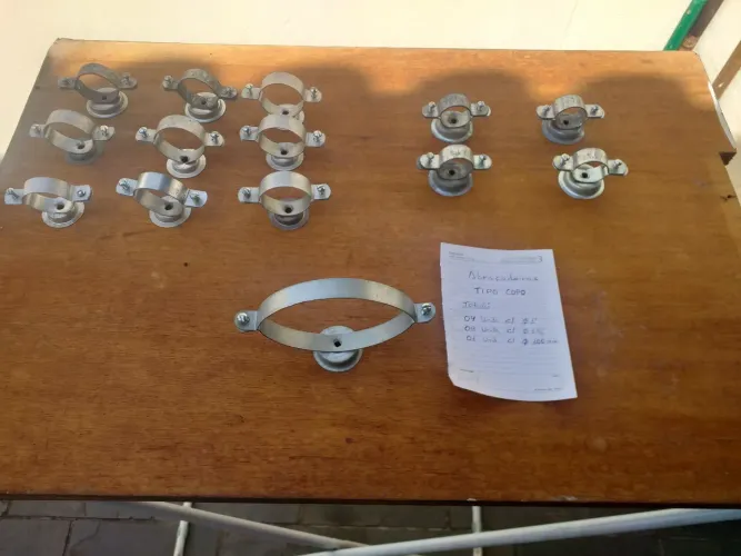 Abraçadeiras Tipo Copo em Aço Galvanizado.