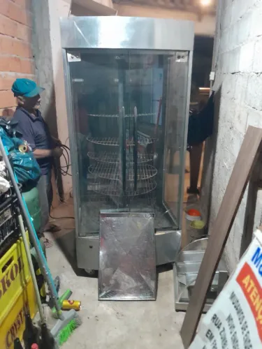 Forno Multiúso / Frangueira Giratória a Gás (8 Grelhas) - Frango, Costela e Carnes