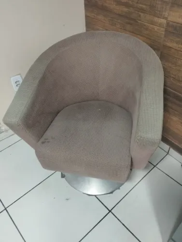 Par de poltronas giratórias confortáveis estrutura excelente 