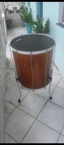 Vende-se surdo
