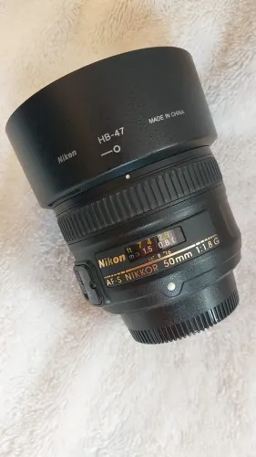 Lente nikon fullframe AF-S 50mm f 1.8 G, vem com case,parasol e caixa,sem fungos