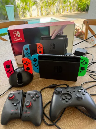 Nintendo Switch Completo + 4 Jogos + 5 Controles - R$ 2.600