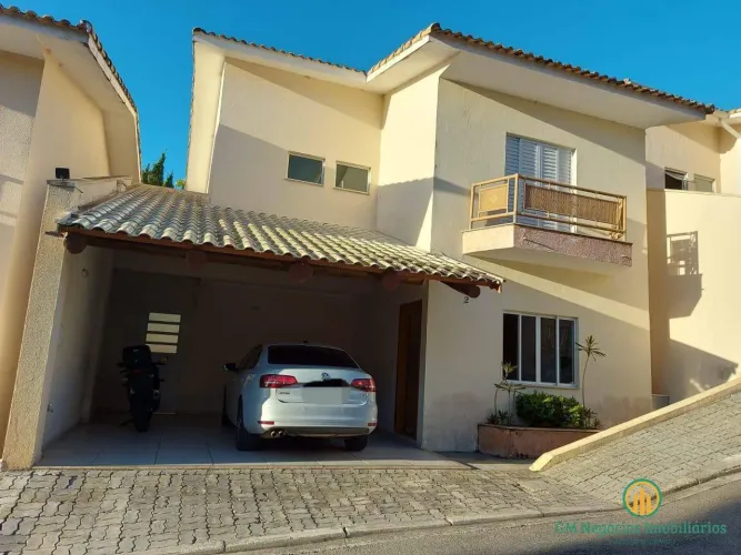 Casa 3 dormitórios sendo 1 suíte isolada em condomínio em S.Roque
