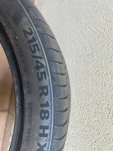 Pneu continental 215/45/18. 