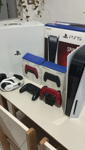PS5 1TB com Leitor + 2 Controles + Headset | Praticamente Novo | Completo