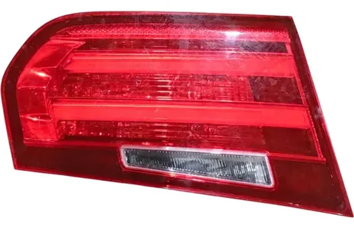 Lanterna Direita Tampa Traseira Bmw 320i 2.0 2013 A 2015 Direito/passageiro Vermelho