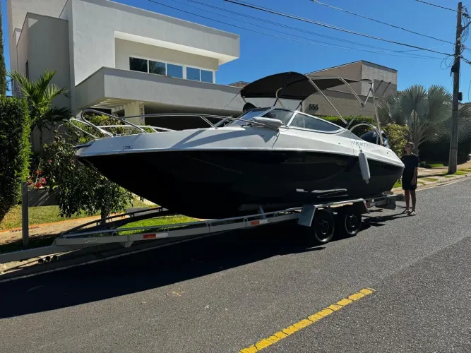 Lancha Ventura 215 motor Mercury 