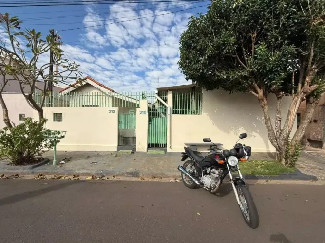 Vendo terreno com 2 casas na Vila Rodrigues