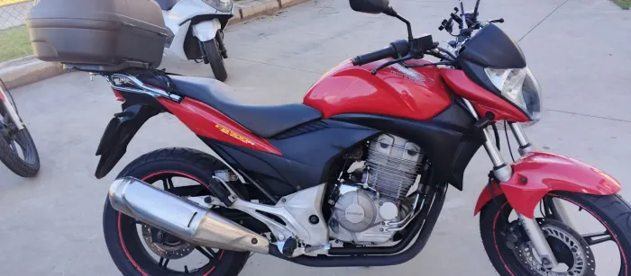 Vendo CB 300R troco por moto 160 ou carro