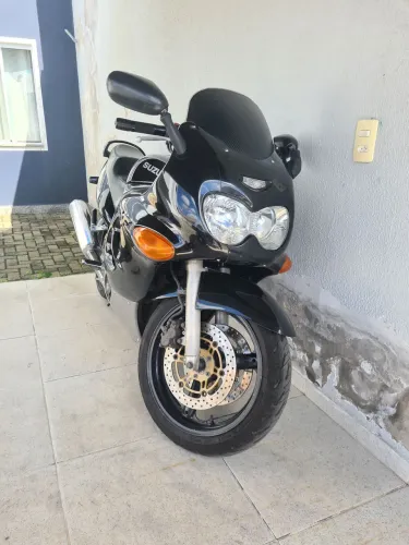 Moto Suzuki GSX 750F