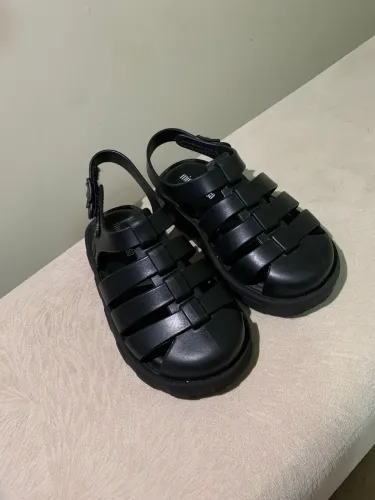 Bazar Infantil: Melissa Preta 22 R$40 + Crocs C6 R$50 + Melissa Cristal 20/21 R$65