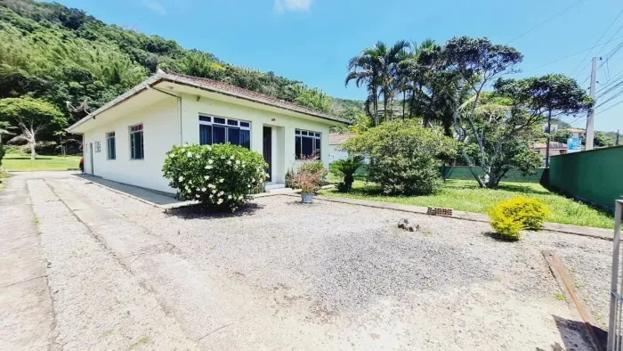 Terreno à venda de 31.369 m² em meio a natureza e de frente para Lagoa - Florianópolis - S
