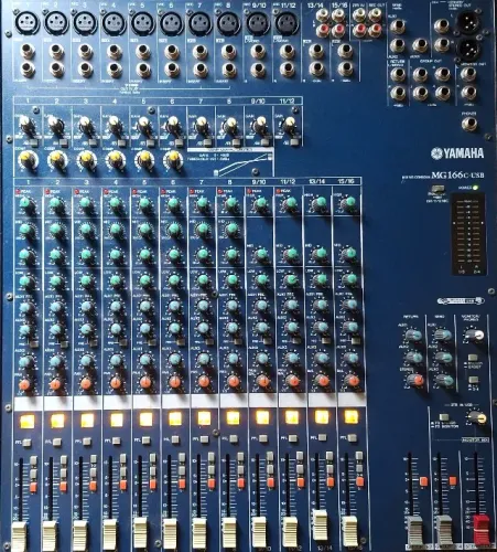 Mesa de Som Yamaha MG166C USB - 16 Canais - Usada, Funcionando