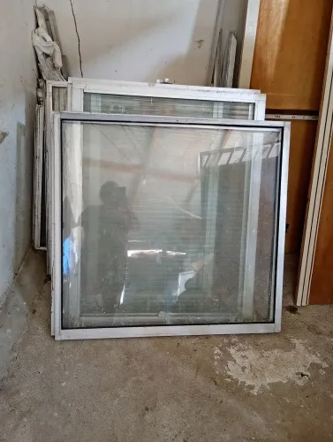 Vendo 2 janelas de alumínio 2 metros cada em ótimo estado