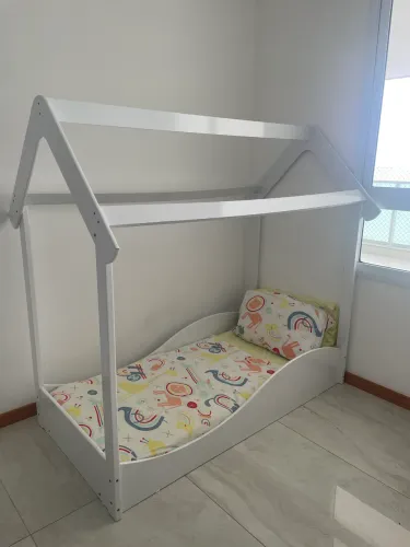 Cama infantil montessoriana casinha