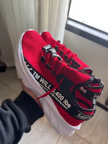 Tênis Vermelho tamanho 43