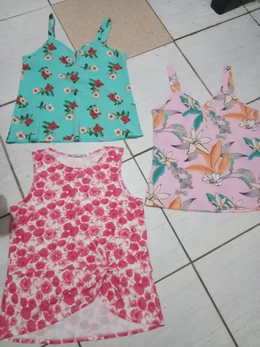 Vende-se roupas usadas bom estado 2 reais cada peça