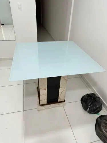 Mesa de Jantar - Quatro cadeira 