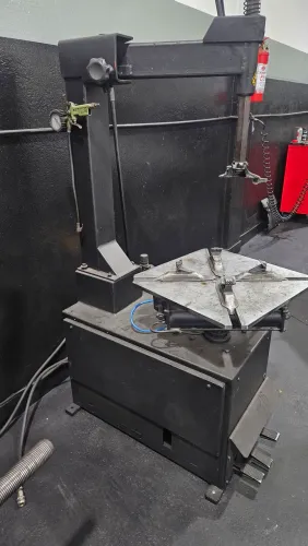 Desmontadora Pneu trifásico.