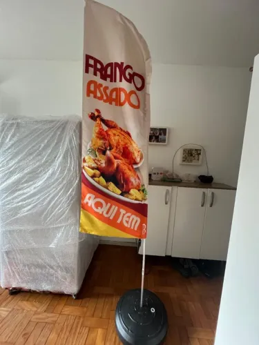 Bandeira de Frango Assado Nova Com Base
