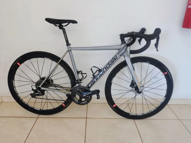 Bicicleta speed cannondale