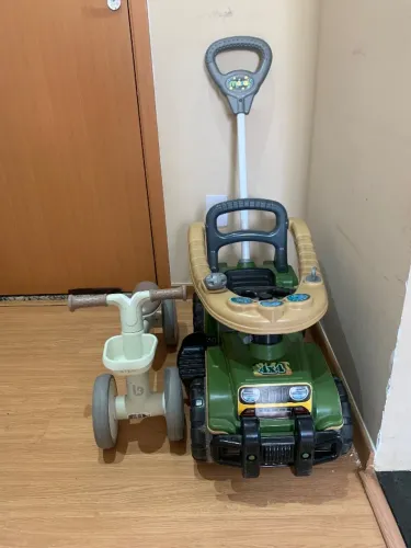 Carrinho + bicicleta de equilibro