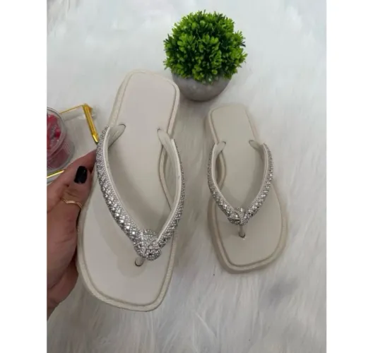 Chinelo feminino Strass