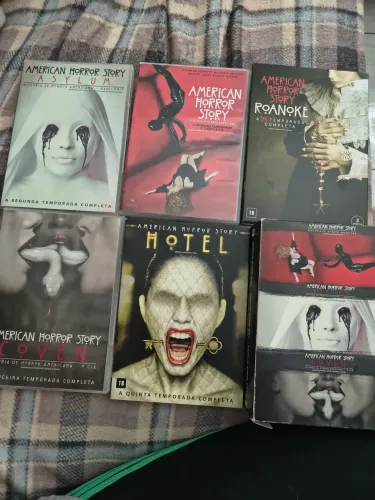 Série American horror story temporadas 1,2,3,5 e 6 - box DVDs em excelente estado