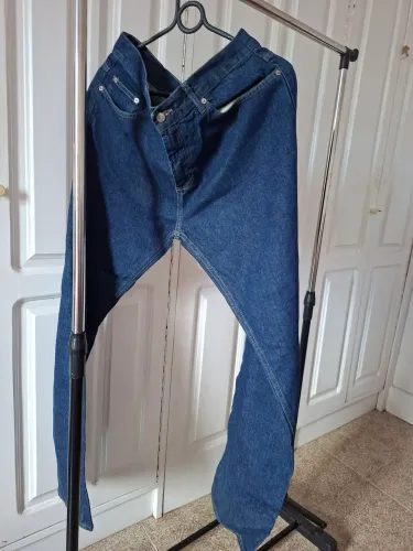 Vendo duas calças jeans masculina da marca Taco. Uma nunca usada e a outra pouco uso