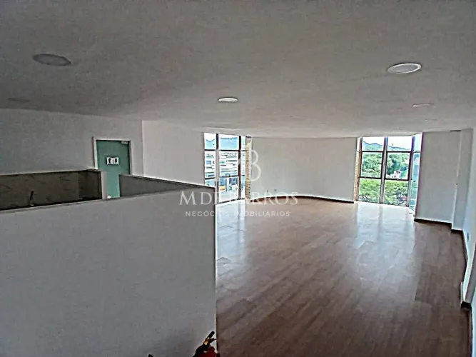 Aluga-Se Sala Comercial no Centro de Bangu - Calçadão