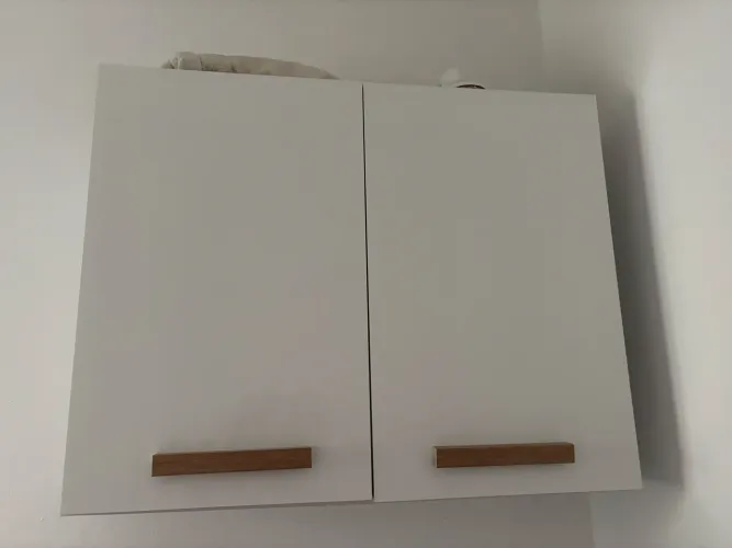 Armário Aéreo em MDF Semi-Novo (1 ano) - Ótimo Estado!