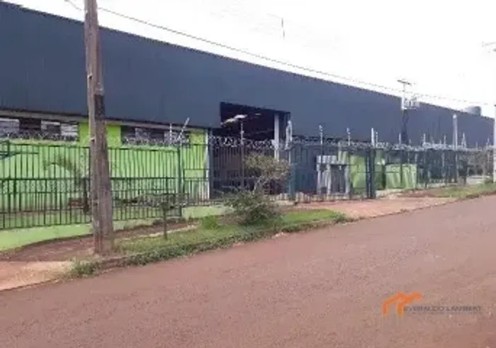 BARRACÃO INDUSTRIAL/COMERCIAL 1800m².