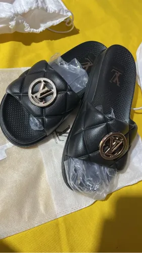 Sandálias Louis Vuitton 