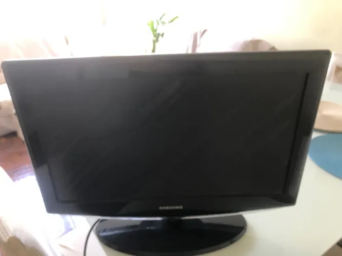 Televisão SAMSUNG com defeito - para retirada de peças