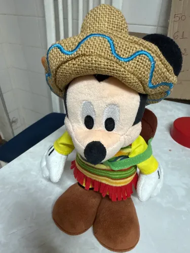 Michey com roupinha de mechicano