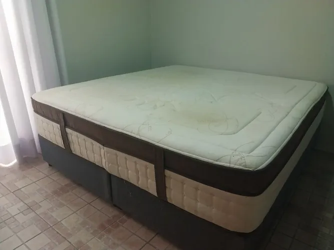 Cama King colchão muito confortável