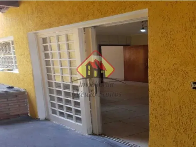 Uma ótima oportunidade para quem procura um imóvel espaçoso e confortável!
