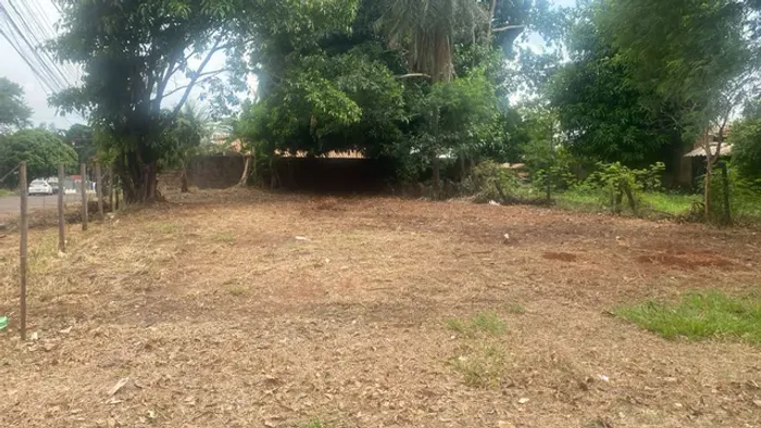 Vendo  um terreno próximo da UFMS. Av. Costa e Silva 