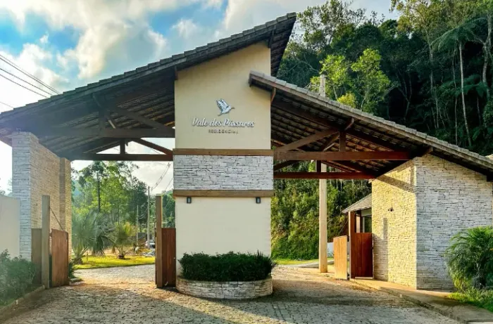 Condomínio Vale dos Pássaros Teresópolis - Lotes a partir de 300m² cercado de verde!
