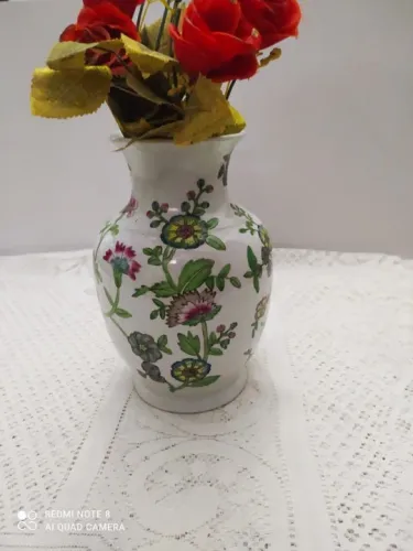 Vaso de porcelana branco com estampa de flores!
