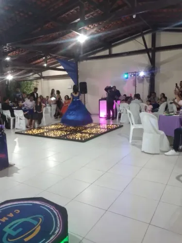Pista de led, som e DJ