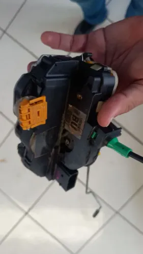 Fechadura da porta traseira esquerda Chevrolet cruze 2014