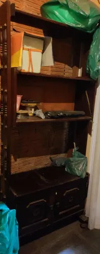 Armário de madeira vintage