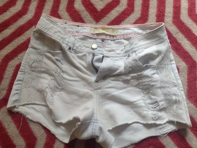 Short Jeans Branco Desfiado - Tamanho P