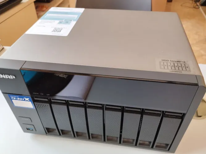 NAS QNAP TS-831X com 8 baias de HD e 4 HDS de 10TB - NOVO 