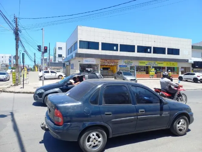 Loja ao lado da cacaw show em galeria na avenida Fagundes Varela em Jd. Atlantico
