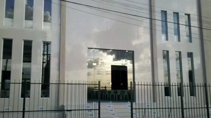 Porta de Vidro Molas de piso Instalação e Manutenção de vidros em geral